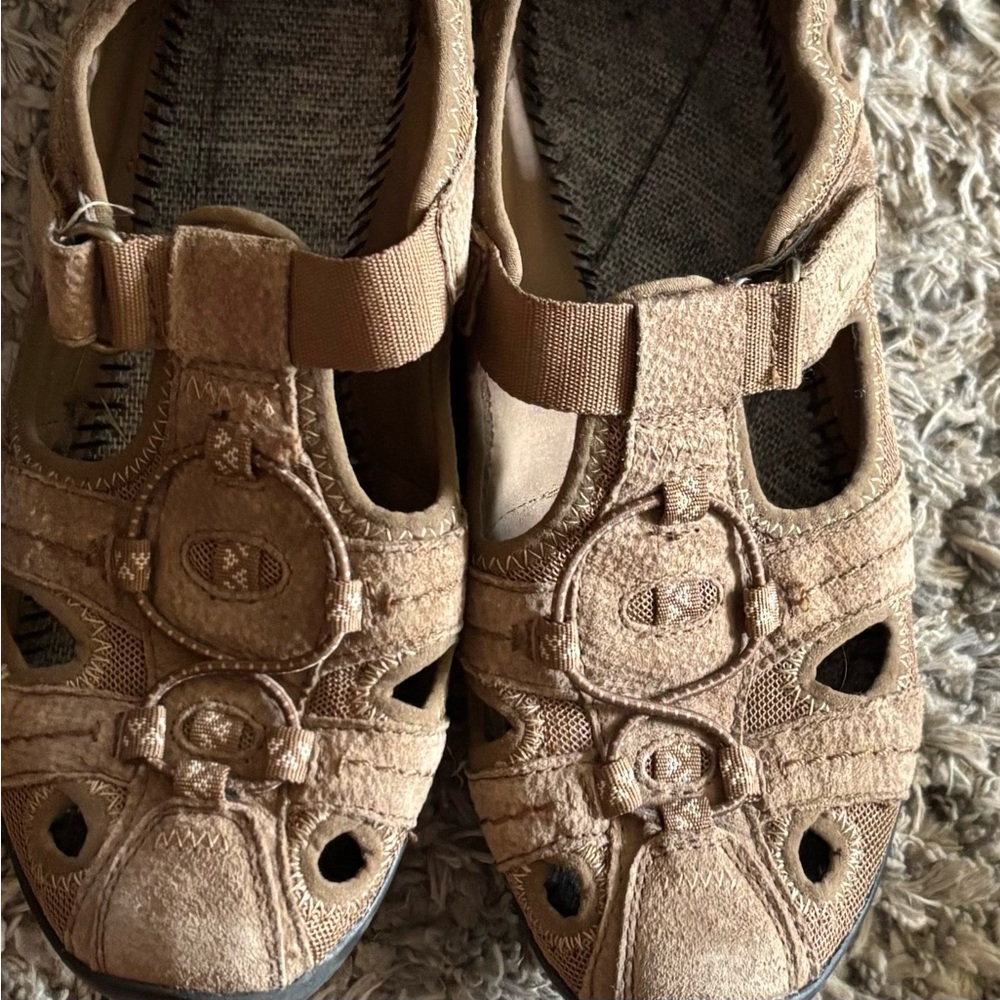 Earth shoes